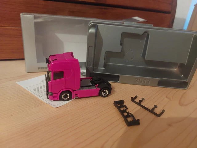 Camion Miniature Herpa Scania CS 20 HD V8 - Modèle 1:87 Magnétique Avec Pipes Et Protections
