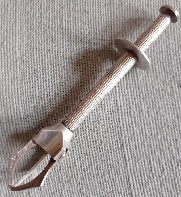 ANCIENNE PINCE À sucre en métal argenté Christofle modèle "Patte de
