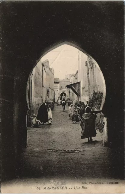 CPA AK MAROC MARRAKECH Une rue (10628)