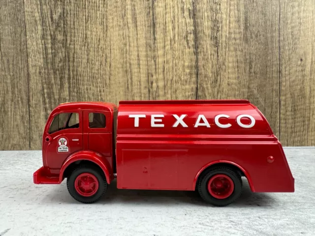 Ertl Texaco 1949 White Tilt Cab Tank Truck Diecast Coin Bank