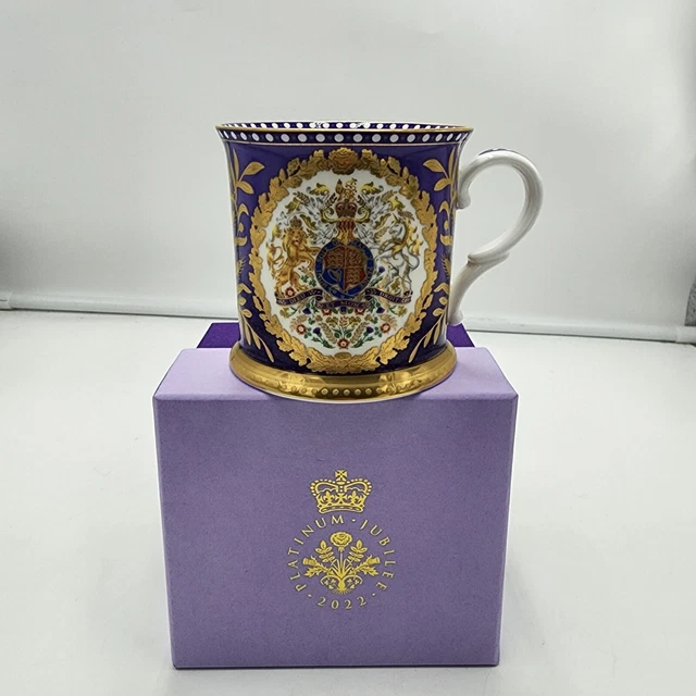 ROYAL COLLECTION TRUST Queen Elizabeth Platinum Jubilee Crest Mug