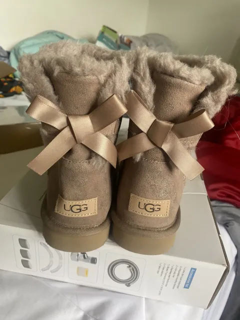Size 8 Short Ugh Boots Tan With Glitter
