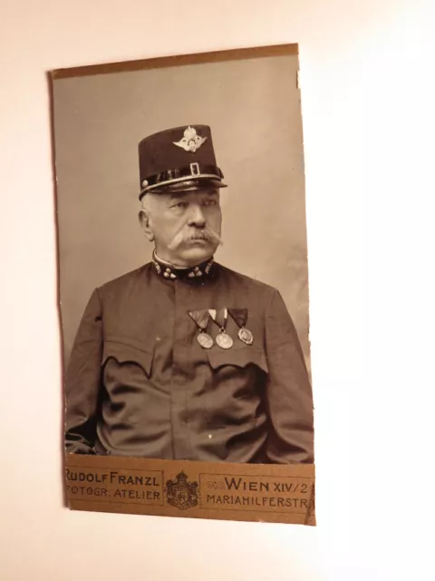 Soldat oder Beamter in Uniform mit Orden - Eisenbahner ? CDV Rudolf Franzl Wien