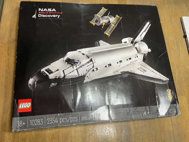 Lego 10283 Space Shuttle Discovery NEW Complete Box Shows some damage See Photo
