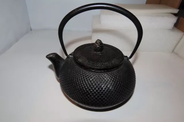 Gusseisen Teekanne mit Sieb, ca.1,1 Kg