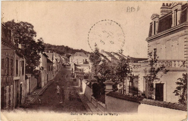 CPA Dans la MARNE Rue de MAILLY (490902)