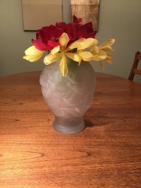 Art Deco Flying Birds Lalique Style,Beautiful frosted Glass Vase U.K.only.