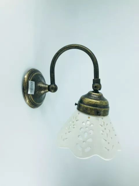 Aplique de Pared de Latón Envejecido Baño Entrada Con Cerámica Perforado Blanco
