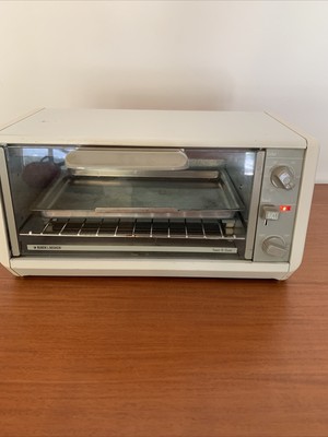 Black & Decker Spacemaker Toaster Oven TRO200 TY1 w/Bake Tray TESTED