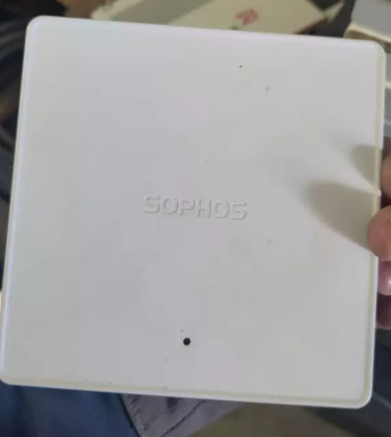 Sophos APX 320 Wireless High-Density Small Business 2x2:2 Access Point Dual Band