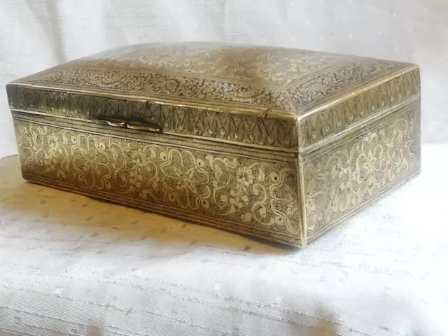 ANTIQUE ENGRAVED AND NIELLO CIGARETTE BOX, ART DECO BOX c1920 LOVELY CONDITION