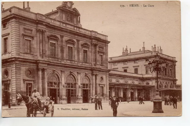 REIMS - Marne - CPA 51 - Gare - la gare - un  attelage