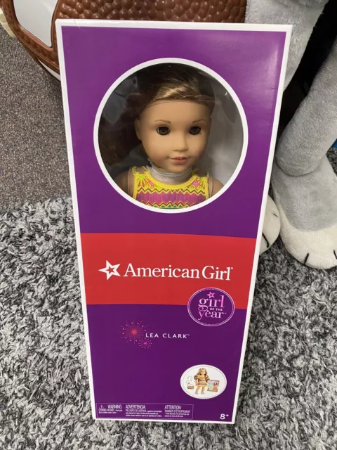 NEW IN BOX LEA CLARK American Girl Doll of the Year 2016 w/ BOOK, BAG; NECKLACE