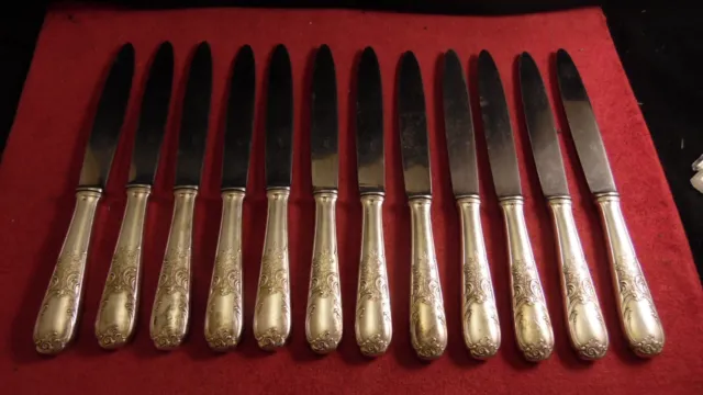 Service de 12 couteaux de table Louis XV en métal argenté Platil