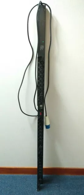 Unidad de distribución de energía PDU conmutada en rack APC AP7954 16A 230V 21xC13 3xC19