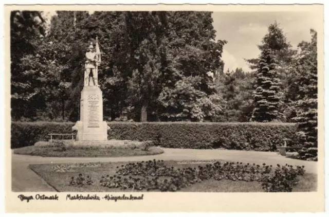 (a2221) AK Marktredwitz bayr. Ostmark, Kriegerdenkmal, Echtfoto, 1942 ?