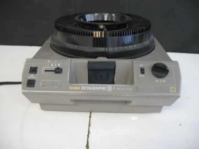 ↑^^ Proyector de diapositivas Kodak EKTAGRAPHIC IIIA (JNL46)