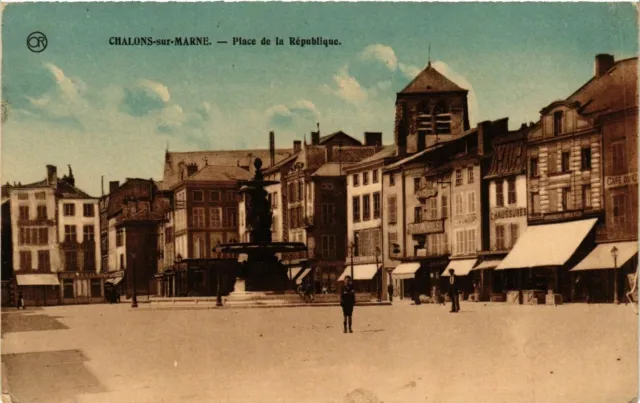 CPA CHALONS-sur-MARNE - Place de la Republique (363630)