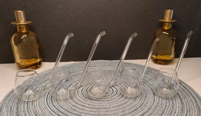 Superbe lot de 5 verres à pipe en verre digestif.