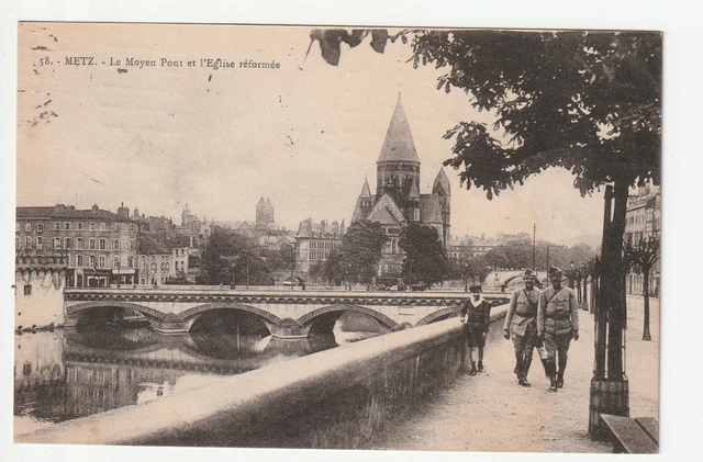 METZ  - Moselle - CPA 57 - Ponts - le Moyen pont et Eglise Reformée - Soldats