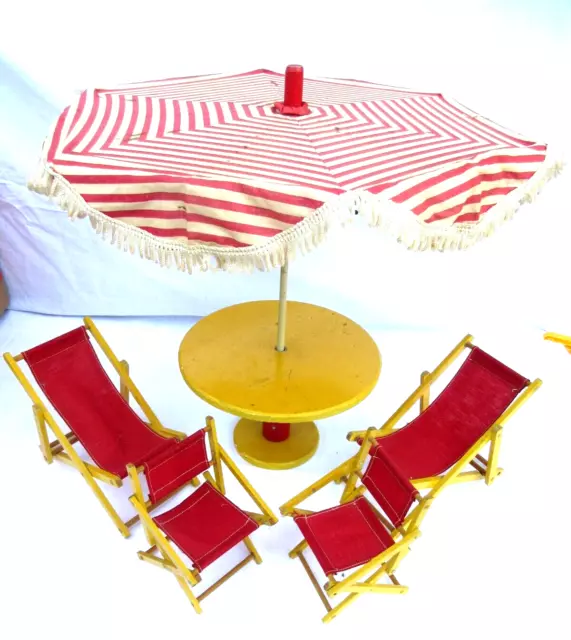 Jouet 1960, ensemble de soleil en bois peint, table, parasol, 4 chaises pliantes