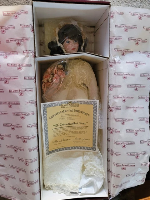 1992 Ashton Drake Galleries "Her Grandmother's Dress" Porcelain Bride Doll COA