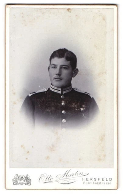 Fotografie Otto Martin, Hersfeld, Bahnhofstr., Portrait junger Soldat in Gardeu