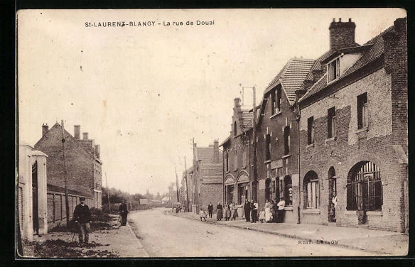 CPA St-Laurent-Blangy, La rue de Douai
