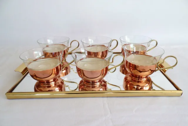 Teeset 6 Gläser in Kupferhalter Messinggriffe auf verspiegeltem Tablett 50er