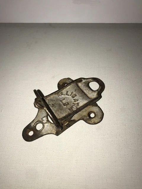 Vintage Cast Iron Barn Door Latch ALLIGATOR L8 Used  * Pull Chain Missing