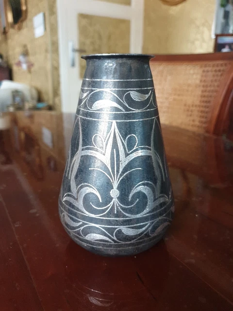 TRÈS BEAU VASE ancien en argent massif. Perse. 580 gr. Art islamique. Poinçon EUR 850,00