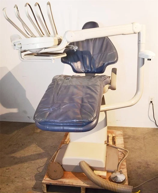 ADEC 511 DENTAL Chair with Adec 533 Delivery Unit EUR 6.874,62 ...