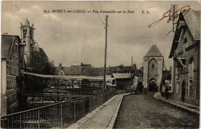 CPA MORET-sur-LOING - Vue d'ensemble sur le Pont (436880)