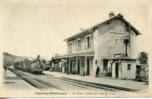 Postcard / Carte Postale / Coudray Montceaux La Gare Arrivee Du Train De Paris