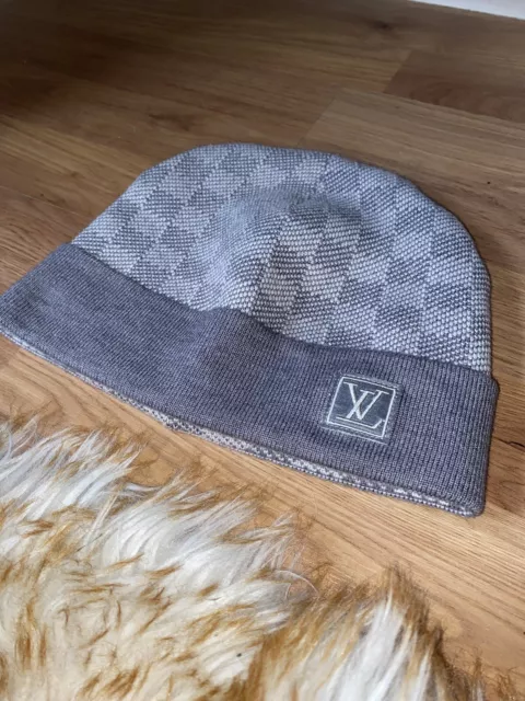 grey lv hat and scarf