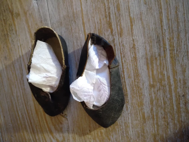 Paire de chaussures anciennes cuir  pour poupée ancienne Jumeau Steiner ou autre 2