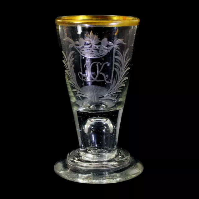 Schnapsglas aus farblosem Glas mit bekrönten Ligaturmonogramm, 2. Hft. des 18.Jh