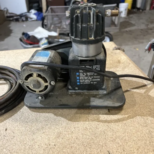 Badger Airbrush Co Model 80-2 Diaphraghm Air Compressor with Hose