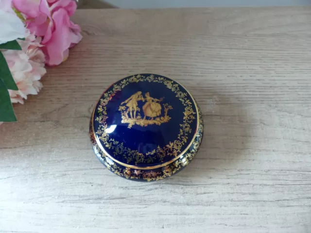 Boite à bijoux ronde bleue cobalt en porcelaine de Limoges, petite bonbonnière