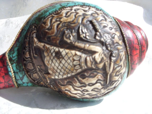 Asien /Südasien .Alte Meer Schnecke /Muscheltrompete.Figur 19. Jh.