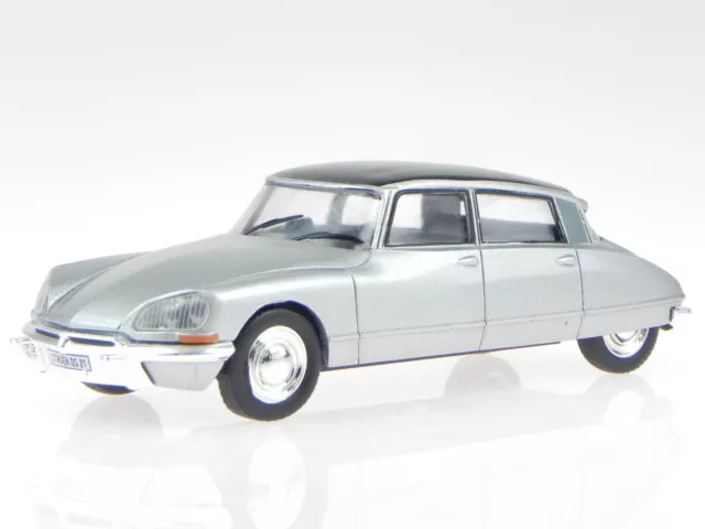 Citroen DS 21 argent véhicule miniature in Vitrine 1:43