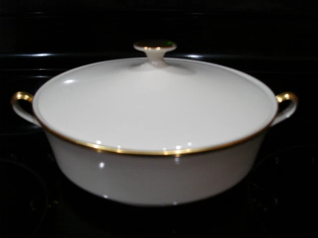 Lenox ETERNAL w/Gold Accent Dimension Collection Casserole Dish W/Lid 8 7/8"x 3"