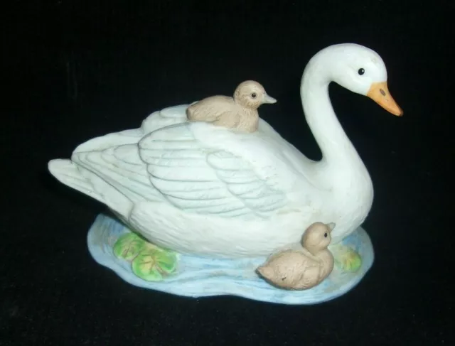 Vintage Homco Home Interiors White Swan And Baby Cygnets Ceramic Figurine #1467