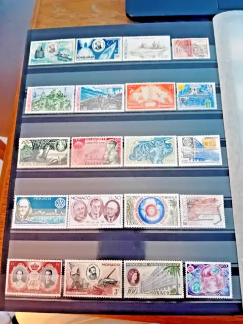 Lot de 20 timbres Monaco (Lot 36) - Non oblitérés mais sans gomme Etat Correct