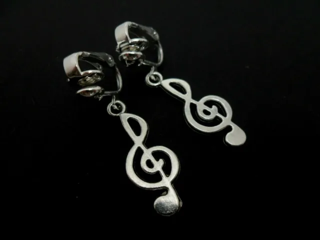 A Pair Of Tibetan Silver Musical Note Treble Clef Clip On  Earrings. New.