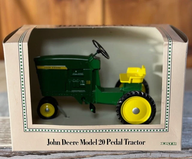 JOHN DEERE MODEL 20 Pedal Tractor By ERTL 1/8 Scale 1960's Replica Item