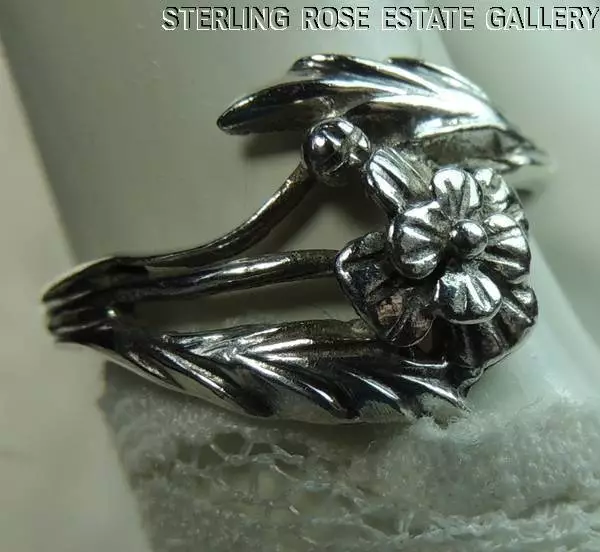 YOUNG LADIES BUTTERCUP FLOWER STERLING SILVER 0.925 ESTATE RING size 5.5