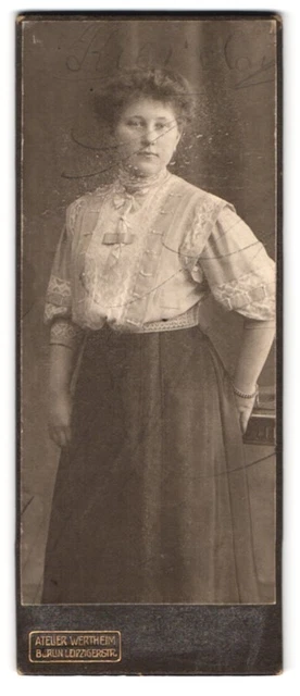 Fotografie Atelier Wertheim, Berlin, Leipzigerstrasse, Portrait junge Dame in h