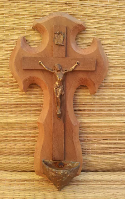 Ancien bénitier en bois avec crucifix Christ en métal, french antique religious