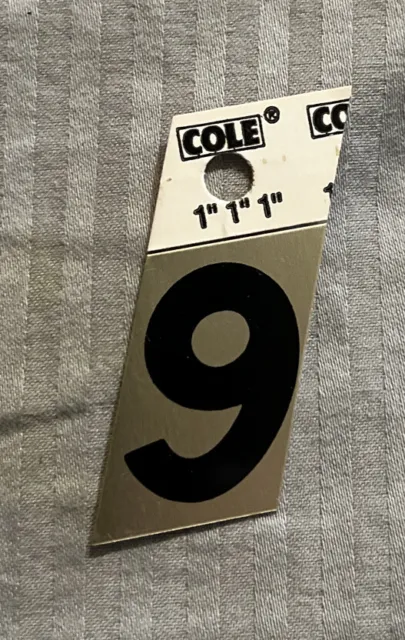 Casa Cole 1 pulgada de aluminio negro y dorado número 9